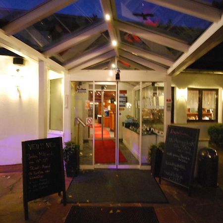Hotel-Restaurant Roter Hahn Rüsselsheim Esterno foto