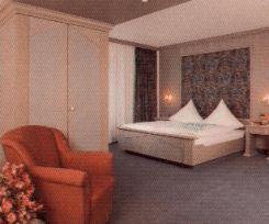 Hotel-Restaurant Roter Hahn Rüsselsheim Esterno foto